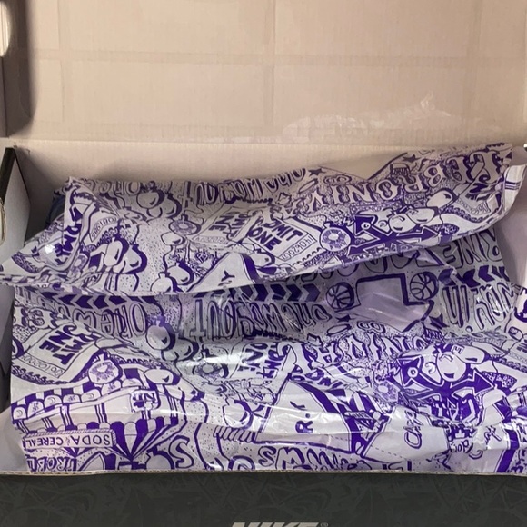 Nike men lebron xix size 11.5 us basketball shoes - Picture 6 of 6